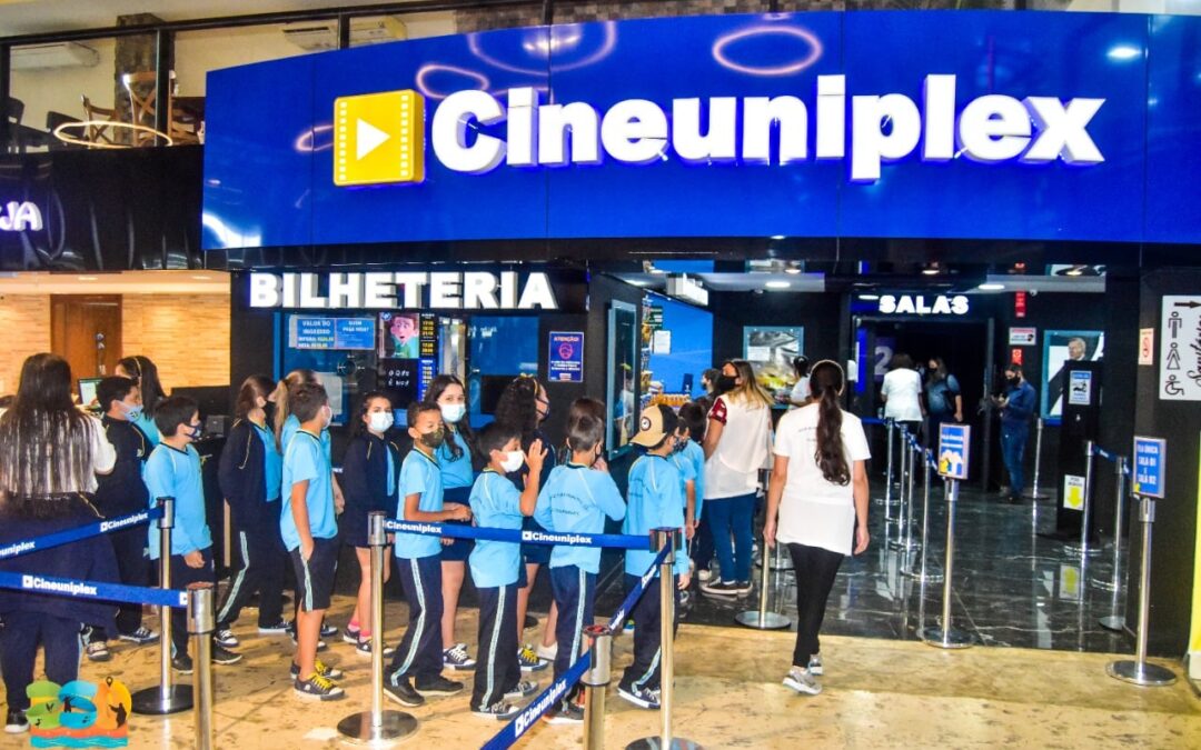 Cineuniplex promove sessões gratuitas de cinema para alunos da rede municipal em alusão as comemorações do  mês da criança