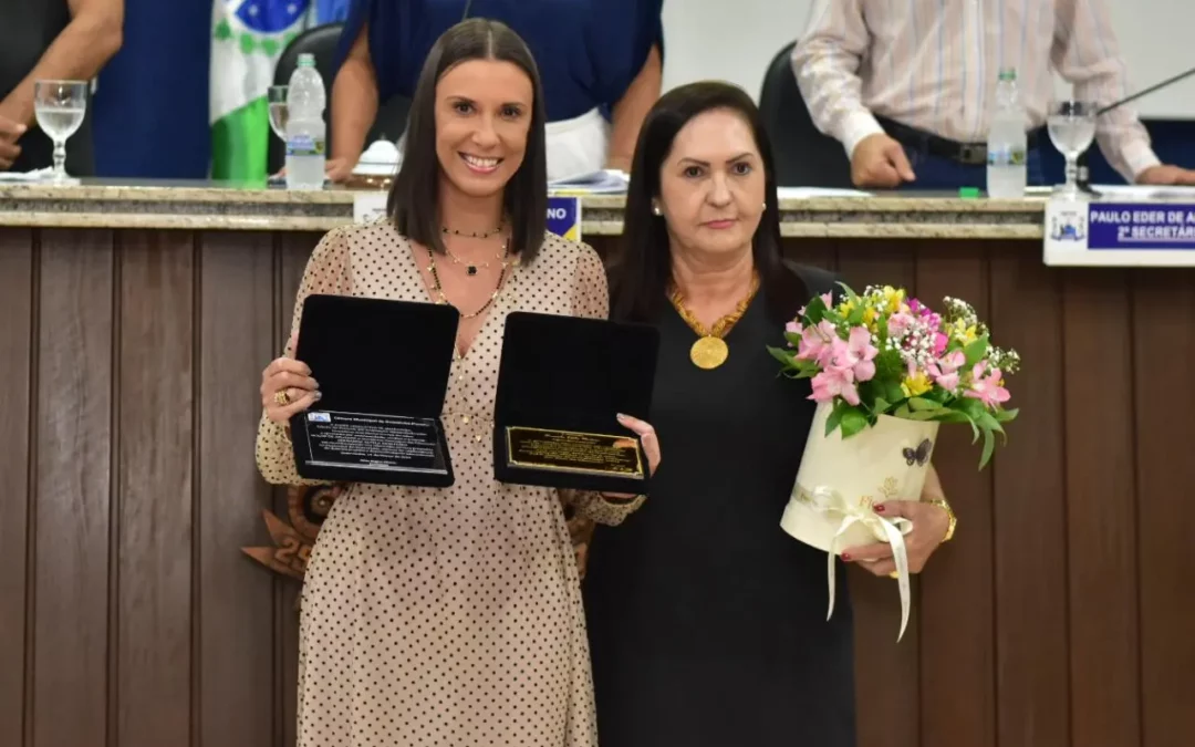 Câmara Municipal de Guaratuba homenageia secretária da Educação, Fernanda Monteiro